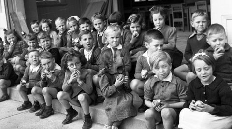 Primary school children eating apples in 1944.