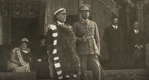 Photograph of Governor General, Lord Jellicoe, addressing Arawa Maori at Whakarewarewa with Kēpa Ehau (1921)