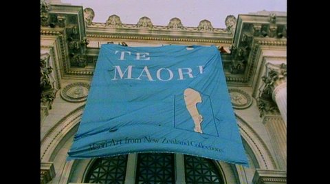 Te Māori exhibition banner