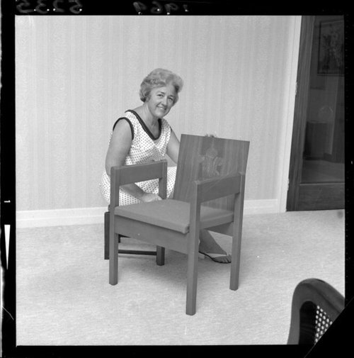 Broadcaster Doreen Kelso with the chair in which she sat at the investiture of the Prince of Wales (which we hold in the Sound Archives Ngā Taonga Kōrero collection). Further negatives of the “Evening Post” newspaper. Ref: EP/1969/5235-F. AT library