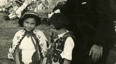 Former Prime Minister Peter Fraser standing with two young Polish refugees.